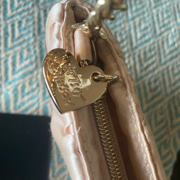 Betsy Johnson Clutch (Pink) w/Gold Hardware & Removable Chain. - Picture 4 of 10